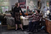 Karen Walker (Megan Mullally, l.); Luke (Christopher Thornton, r.)