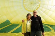 Moderatorin Annette Krause und G&uuml;nther Binder vom Ballonteam Sonneb&uuml;hl.