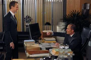 Rückblick in längst vergangene Zeiten: Barney (Neil Patrick Harris, l.) und Greg (Mark Derwin, r.) ... Rückblick in längst vergangene Zeiten: Barney (Neil Patrick Harris, l.) und Greg (Mark Derwin, r.) ...