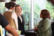 (v.l.n.r.) Dr. Carina DeLuca (Stefania Spampinato); Maya Bishop (Danielle Savre); Dr. Miranda Bailey (Chandra Wilson) (v.l.n.r.) Dr. Carina DeLuca (Stefania Spampinato); Maya Bishop (Danielle Savre); Dr. Miranda Bailey (Chandra Wilson)