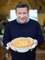 Jamie Oliver mit dem Wildgericht im Teigmantel.