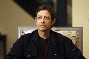 Detective Zach Nichols (Jeff Goldblum) untersucht den Mord an der Lebensgefährtin und Assistentin eines Schriftstellers. Detective Zach Nichols (Jeff Goldblum) untersucht den Mord an der Lebensgefährtin und Assistentin eines Schriftstellers.