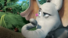 Horton hat mit seinen Elefanten-Ohren den Hilferuf eines Staubkorns geh&ouml;rt, das er mit einer Blume gefangen hat und sich nun genauer anschaut. Dabei entdeckt er die Hus, deren Heimat Hu-Heim in akuter Gefahr schwebt.