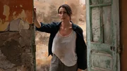 DCI Amy Silva (Suranne Jones) befindet sich immer noch im Ausland, um eine t&ouml;dliche Drohnenattacke in ihrer schottischen Heimat aufzukl&auml;ren.