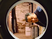 In einem Trockenautomaten wird die Leiche eines Mädchens gefunden. Wurde sie das Opfer eines Pädophilen? Detective Goren (Vincent D'Onofrio) ermittelt. In einem Trockenautomaten wird die Leiche eines Mädchens gefunden. Wurde sie das Opfer eines Pädophilen? Detective Goren (Vincent D'Onofrio) ermittelt.