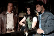 Sheriff Ray Owens (Arnold Schwarzenegger, li.) und sein Team (Jaimie Alexander, Rodrigo Santoro).