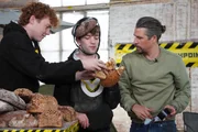 Was l&auml;sst sich mit altem Brot alles so anstellen, wenn es selbst f&uuml;r Enten, nicht mehr genie&szlig;bar ist? Tommy, Felix und Jona werden erfinderisch und verarbeiten die Brotlaibe um.