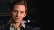 Josh Snow (Aaron Stanford) steckt tief in der Klemme. Der professionelle Pokerspieler hat einen Haufen Schulden.