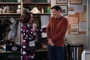 Karen Walker (Megan Mullally, l.); Jack McFarland (Sean Hayes, r.)