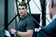 Alex Russell (Jim Street).
