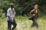 Der Fischer Solomon Vandy (Djimon Hounsou, li.) und der ehemalige S&ouml;ldner Danny Archer (Leonardo DiCaprio, re.)