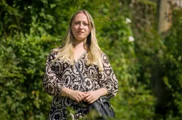 Alisa folgt den Spuren ihres Vaters Sejfo, der in Srebrenica ermordet wurde.