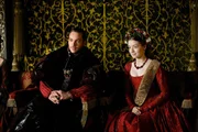 W&auml;hrend ein politischer und religi&ouml;ser Machtkampf zwischen Katholiken und Reformatoren tobt, bringt der K&ouml;nig seine Familie wieder zusammen: Henry (Jonathan Rhys Meyers, l.) und Mary (Sarah Bolger, r.) ...