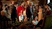 v.l.n.r. Bute Crawley (Mathew Baynton), Rawdon Crawley (Tom Bateman), Sir Pitt Crawley (Martin Clunes) und Becky Sharp (Olivia Cooke).
