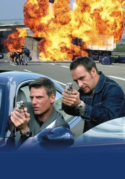 Die Action geht weiter: Spannend, rasant und spektakul&auml;r - so kennen Action-Fans ihre Autobahn-Kommissare Tom Kranich (Ren&eacute; Steinke, li.) und Semir Gerkhan (Erdogan Atalay, re.).