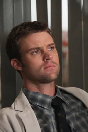 Dr. Robert Chase (Jesse Spencer)