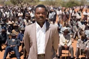 Weil es Unruhen wegen seiner Ehe mit einer englischen Frau gibt, h&auml;lt Seretse Khama (David Oyelowo) eine flammende Rede an sein Volk.