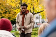 Nachdem Ken Kr&uuml;ger (Tyrese Bukenya) einen Wettbewerb um die Entwicklung einer k&ouml;lschen App gewonnen hatte, beleidigte ihn das Opfer rassistisch. War das der Ausl&ouml;ser f&uuml;r Rache? (Komparsen im Bild)