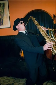 Andreas Vit&aacute;sek (Toni).