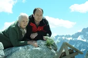 Hubert und Theres k&ouml;nnen an dem Ort, wo Theo damals verungl&uuml;ckte, offen &uuml;ber ihre Gef&uuml;hle reden. Von links: Theresa Brunner (Ursula Erber) und Hubert Kirchleitner (Bernhard Ulrich).