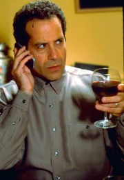 Der Anwalt Lou Pratt wird ermordet. Im Bild: Tony Shalhoub (Adrian Monk).