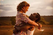 Trotz aller Widerst&auml;nde stehen Ruth Williams (Rosamund Pike) und Seretse Khama (David Oyelowo) zu ihrer Liebe.