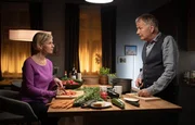 Kathrin (Andrea Kathrin Loewig) stattet Roland (Thomas R&uuml;hmann) einen &Uuml;berraschungsbesuch ab, da er nach diesem Tag wahrscheinlich gern Gesellschaft h&auml;tte. Die beiden reden &uuml;ber Rolands Situation.