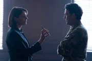 DCI Amy Silva (Suranne Jones) konfrontiert Air Marshall Marcus Grainger (Dougray Scott) mit dem Ergebnis ihrer Ermittlungen.