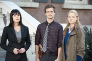 Stehen vor einem Rätsel: Prentiss (Paget Brewster, l.), Reid (Matthew Gray Gubler, M.) und Ashley (Rachel Nichols, r.) ... Stehen vor einem Rätsel: Prentiss (Paget Brewster, l.), Reid (Matthew Gray Gubler, M.) und Ashley (Rachel Nichols, r.) ...
