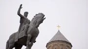 Bronzerne Reiterstatue von K&ouml;nig Wachtang Gorgasali in Georgien.