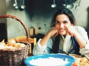 Monique (Anne von Linstow).