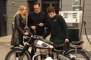 Jana ist geschockt, Martin wird ihr das Missgeschick mit dem Motorrad sicher nicht verzeihen. Von links: Jana Keller (Isabella H&uuml;bner), Mike Preissinger (Harry Blank) und Florian Brunner (Tommy Schwimmer).