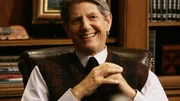 Lionel Shill (Peter Coyote) ist ein erfolgreicher Autor, der offensichtlich etwas zu verbergen hat. Ob er etwas mit dem Tod einer jungen Nachwuchsautorin zu tun hat? Lionel Shill (Peter Coyote) ist ein erfolgreicher Autor, der offensichtlich etwas zu verbergen hat. Ob er etwas mit dem Tod einer jungen Nachwuchsautorin zu tun hat?