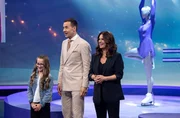 Fiorella (10), Kai Pflaume und Katarina Witt (v.l.) beim Eislaufspuren-Duell Fiorella (10), Kai Pflaume und Katarina Witt (v.l.) beim Eislaufspuren-Duell