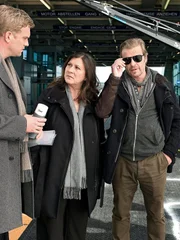 Als eine Leiche auf der F&auml;hre zwischen Romanshorn und Konstanz gefunden wird, begegnen Klara Blum (Eva Mattes) und Kai Perlmann (Sebastian Bezzel) zum zweiten Mal ihrem Schweizer Kollegen Matteo L&uuml;thi (Roland Koch, re.), der sogleich seine Theorie zum Tathergang pr&auml;sentiert.