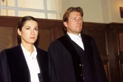 Obwohl sie dem M&ouml;rder die Tat nicht nachweisen k&ouml;nnen, erheben die Staatsanw&auml;lte Dr. Brunner (Michael Fitz) und Lisa Sturm (Mariella Ahrens) Anklage - und entscheiden sich dabei f&uuml;r eine ungew&ouml;hnliche Art der Prozessf&uuml;hrung.
