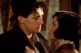 Tom Reagan (Gabriel Byrne) liebt Verna (Marcia Gay Harden), die Geliebte seines Bosses, weil sie genauso verdorben ist wie er.