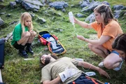 L - R: Leo K&ouml;nig (Katharina Hirschberg); Dr. Sarah K&ouml;nig (Caroline Frier)