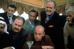 Donald P. Sinclair (John Cleese)