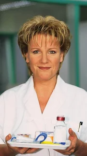 Im Mittelpunkt der Comedy-Serie steht die eigenwillige Nikola Vollendorf (Mariele Millowitsch).