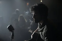 Llewyn Davis (Oscar Isaac), der singende Einzelk&auml;mpfer von Greenwich Village.
