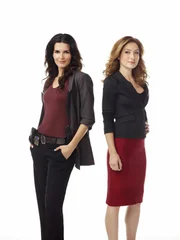 L-R: Jane Rizzoli (Angie Harmon), Maura Isles (Sasha Alexander)