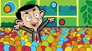 Endlich im B&auml;llebad: Mr. Bean hat viel Spa&szlig; mit den bunten Kugeln.