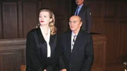 Horst Schneider (Hannes Stelzer) steht vor Gericht. Seine Verteidigerin (Christiane Zeiske) und er h&ouml;ren sich die Anklage an: T&ouml;ten durch Unterlassen.