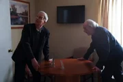 Leroy Jethro Gibbs (Mark Harmon, l.); Joe Smith (Chrisopher Lloyd, r.)
