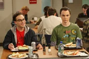 Leonard (Johnny Galecki, l.) und Sheldon (Jim Parsons, r.)