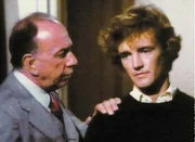 Dr. Marshall Cahill (Jose Ferrer, li.) ist stolz auf seinen Sohn Neil (Robert Walker). Er soll zum "Wissenschaftler des Jahres" ausgezeichnet werden. Doch Neils F&auml;higkeiten werden angezweifelt.