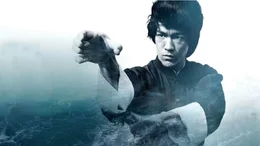 Berichtet wird von Bruce Lee durch seltenes Archivmaterial, Erinnerungen von Familie und Freunden und seine eigenen Worten &uuml;ber seine Geschichte und seine Karriere.  Die Verwendung des sendungsbezogenen Materials ist nur mit dem Hinweis und Verlinkung auf TVNOW gestattet.