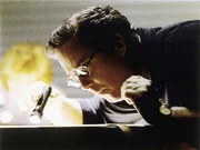 War es doch kein Mord? Gil Grissom (William Petersen) findet neue Beweise, die auf einen Unfall hindeuten. War es doch kein Mord? Gil Grissom (William Petersen) findet neue Beweise, die auf einen Unfall hindeuten.