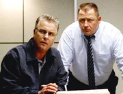 In einem Mordfall haben Detektive O'Reiley (Skip O'Brien, r.) und Grissom (William Petersen) nur eine Spur: die merkw&uuml;rdige Aussage eines Autisten.